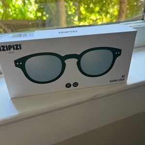 Izipizi reading screen glasses.